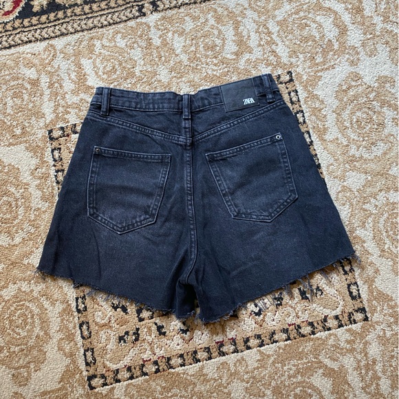 Zara Black Cut-off Shorts - Picture 2 of 3